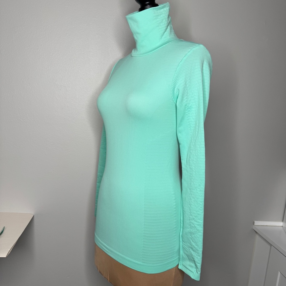 Athleta Aqua Mint Stretch Flurry Blizzard Rib Turtleneck Ribbed Layer Travel Top - Picture 4 of 10
